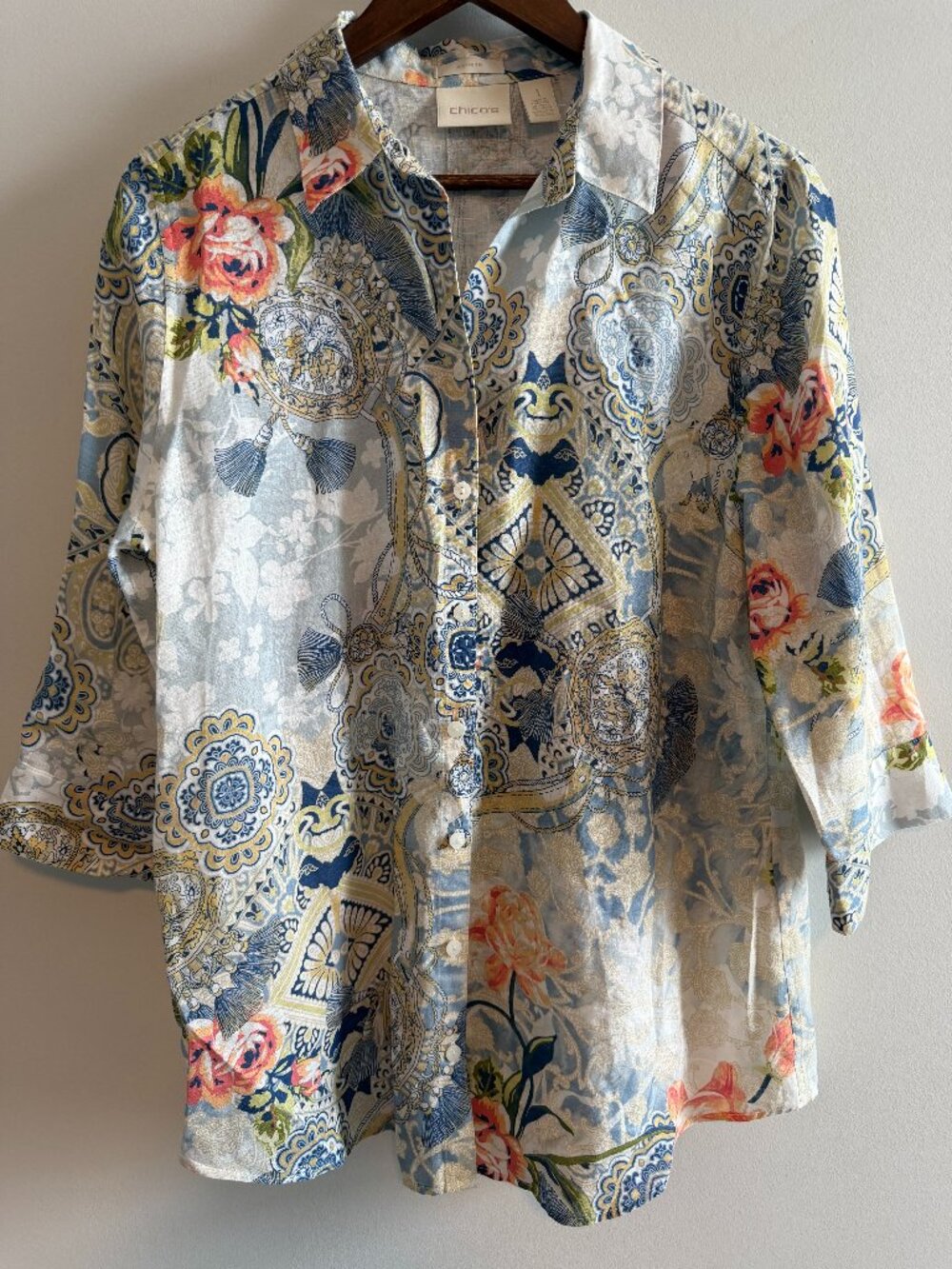 Chicos Linen Blouse Blue Floral Paisley Button Front Lightweight Summer Top SZ 1 - Picture 2 of 12